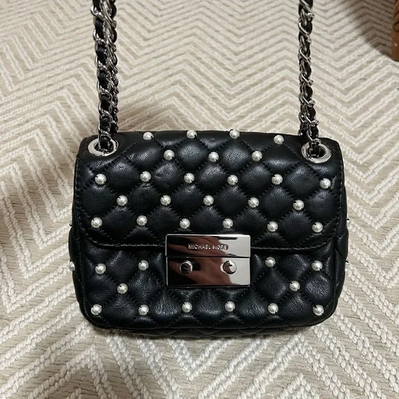 Michael Kors Quilted Leather Shoulder Bag with Pearl Accents Excellent condition - Picture 4 of 9